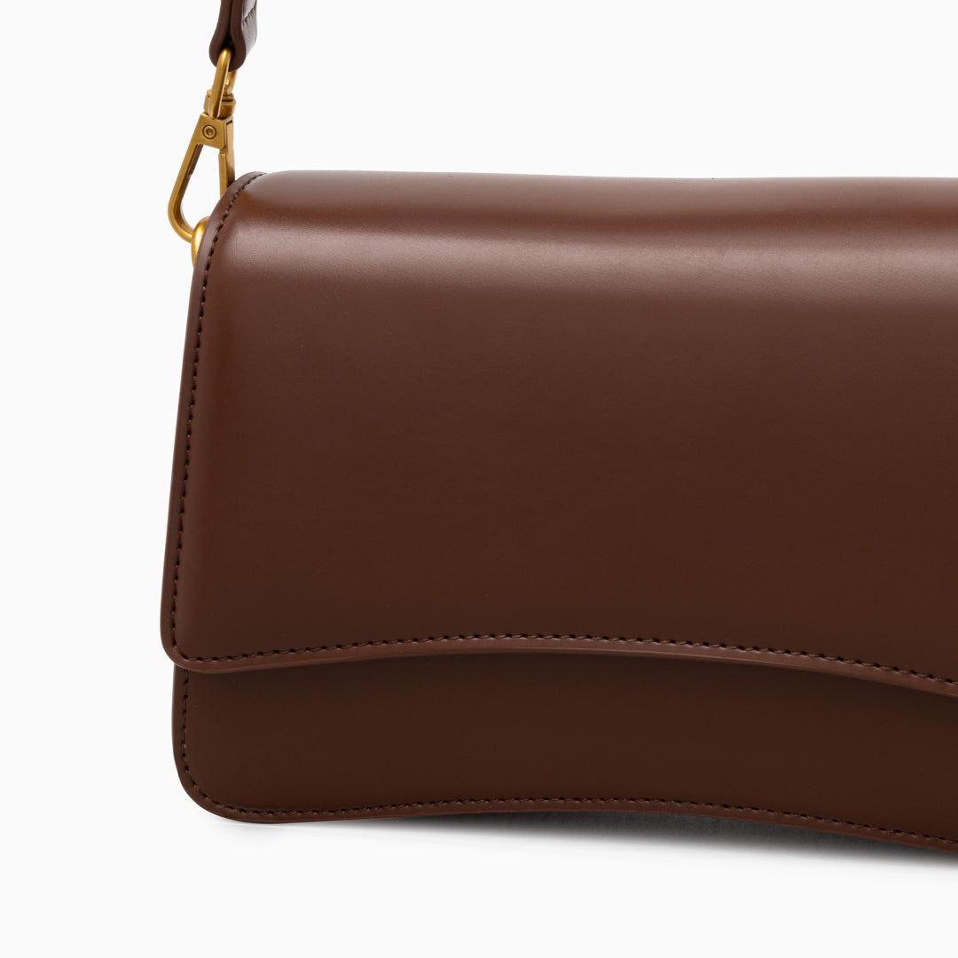 <tc>Bolso bandolera Britney de cuero liso</tc>
